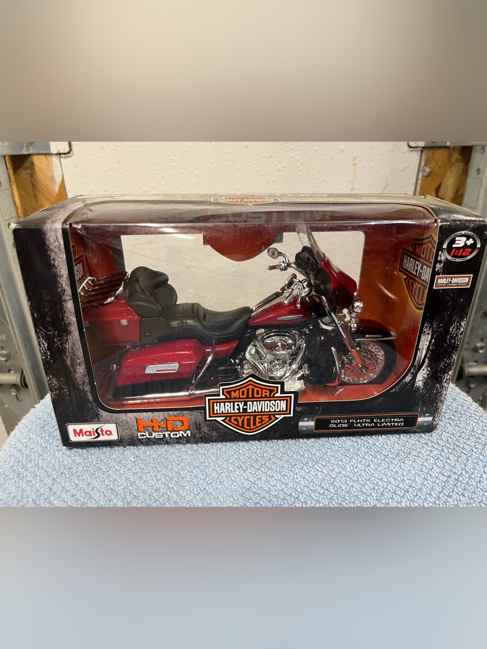 Harley-Davidson Red and Black Touring Motorcycle Collectible